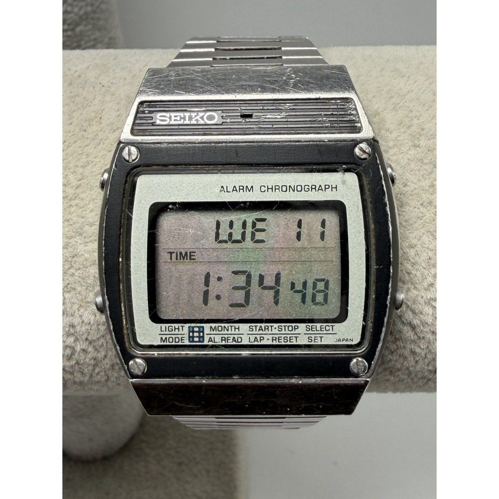 Seiko A359-4010‎ New Battery Digital LCD Mens Watch 34MM 7.75" Vintage